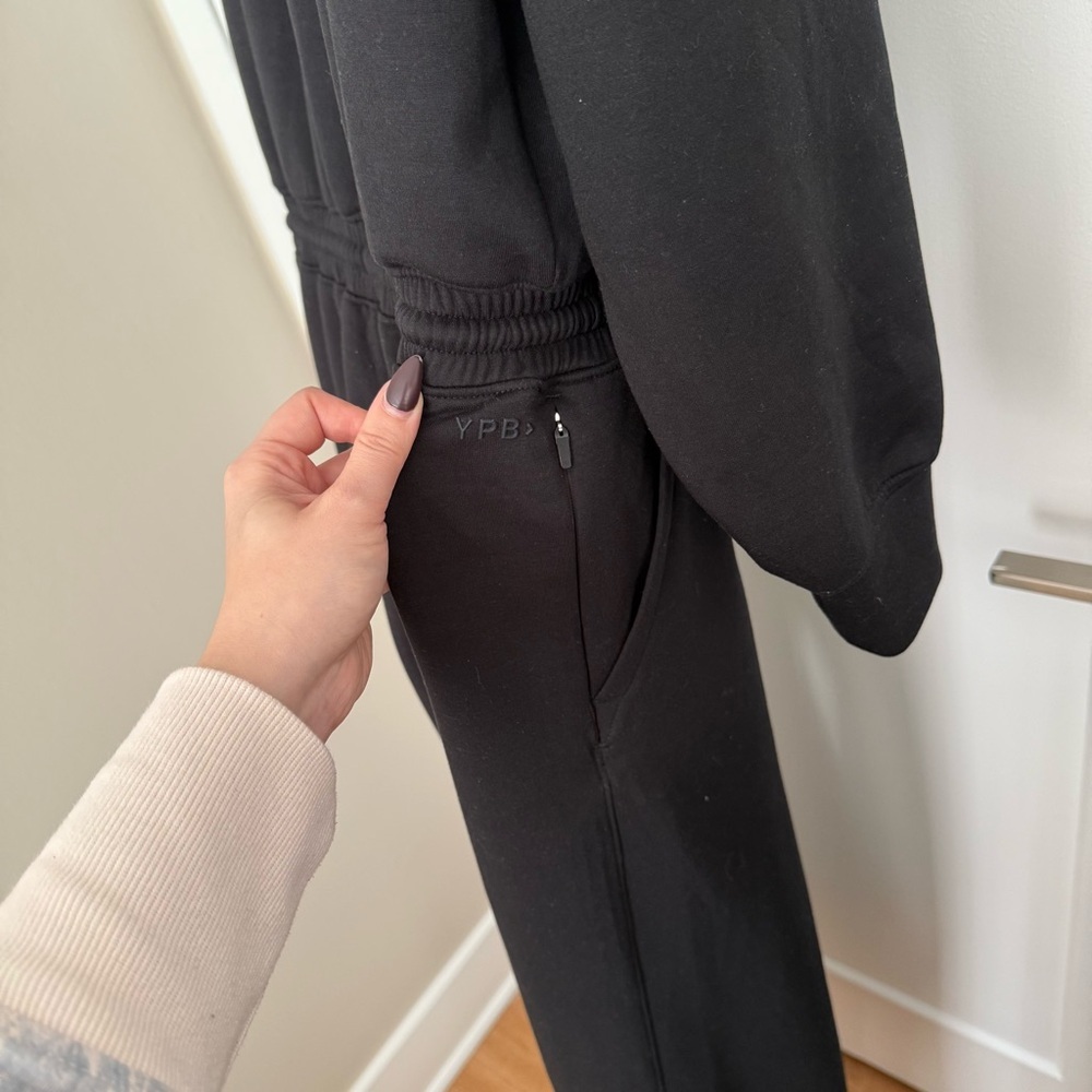 Abercrombie - YPB - Neoknit Long-sleeve Henley Jumpsuit - Black - Picture 8 of 11